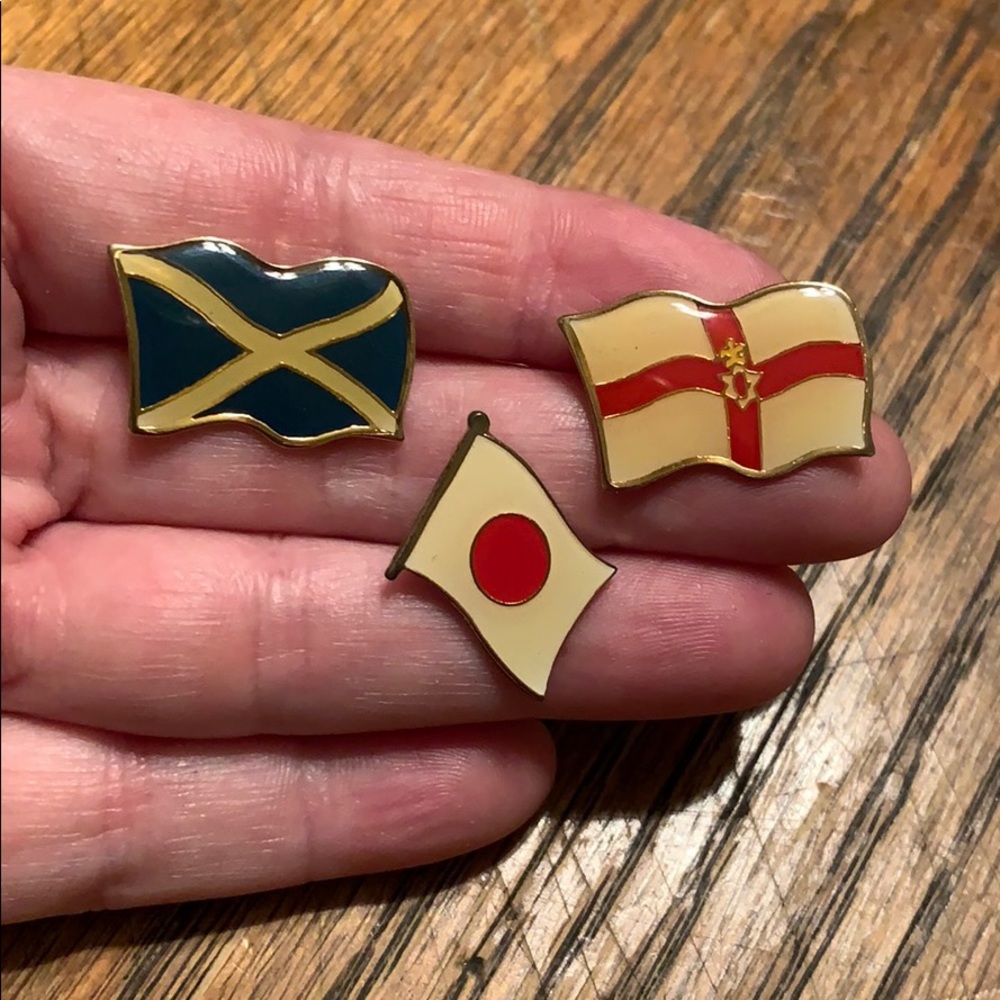 12 Flag hat pins - Picture 3 of 6